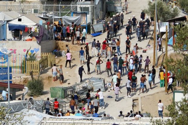 Μόρια Λέσβου: Αφγανοί καταγγέλουν βιασμό νεαρής και τραυματισμό του συνοδού της