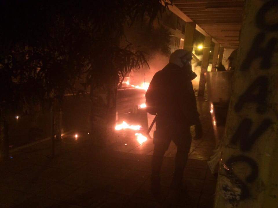 Εξάρχεια: Με μολώτοφ στη διμοιρία