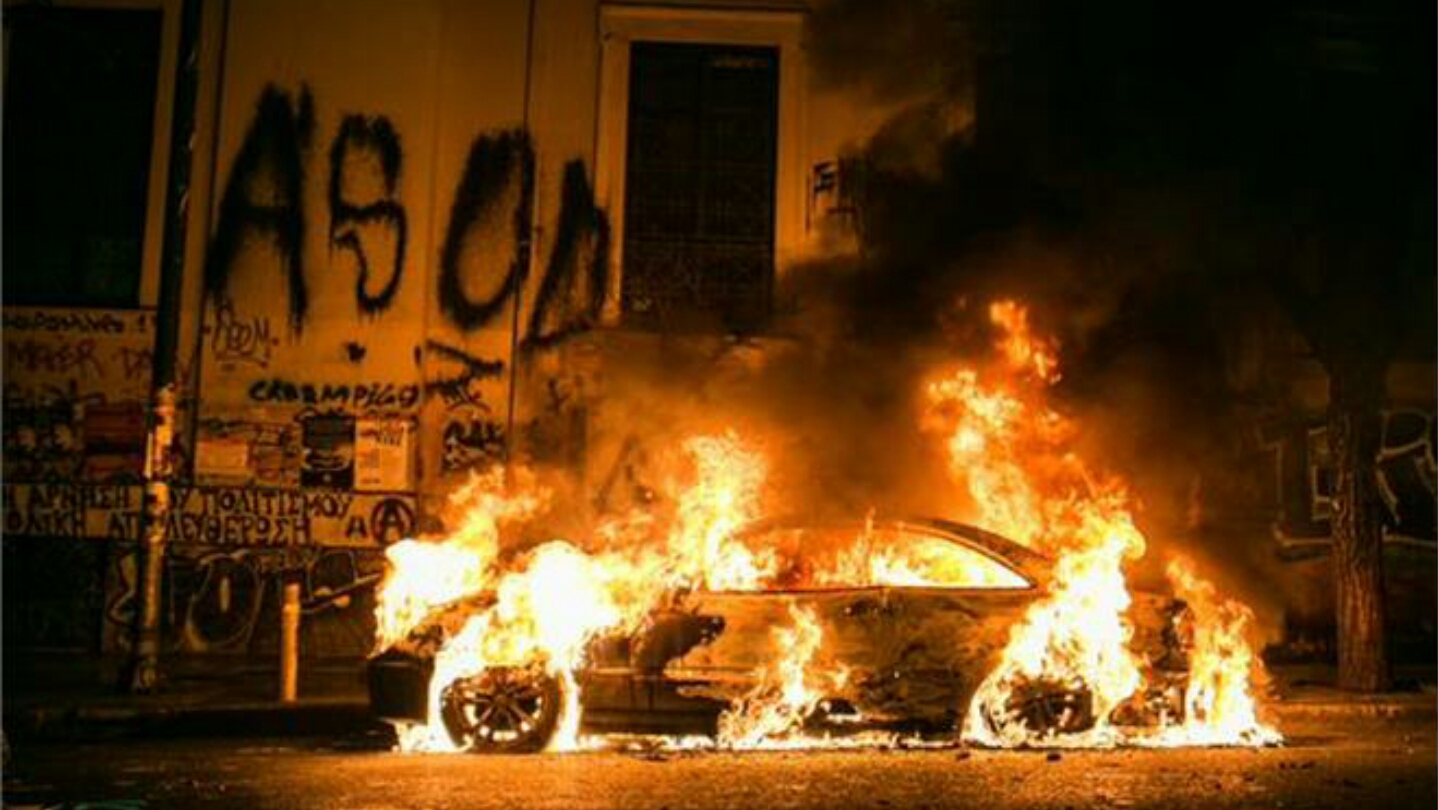 Εξάρχεια: Απολογισμός βανδαλισμών- «Σε 3,5έτη πυρπολήθηκαν 58οχήματα»
