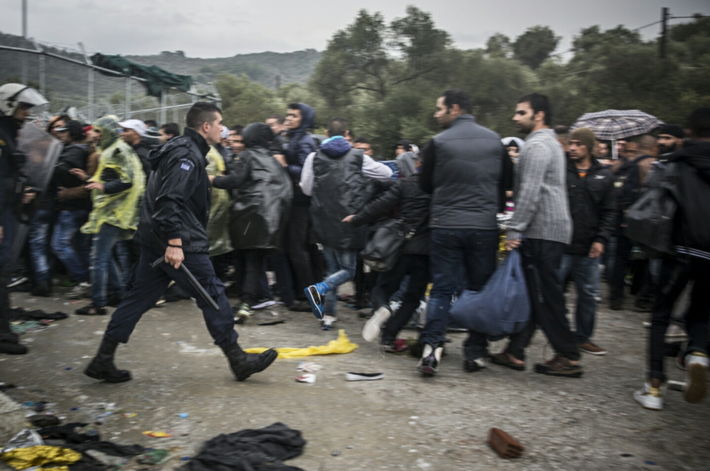 Πρόσφυγες και λαθρομετανάστες «βουλιάζουν» τα hot spot- Στοιχεία του ΓΕΕΘΑ