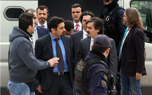 Απειλεί με μονομερή ακύρωση της συμφωνίας με την ΕΕ η Άγκυρα στην επανεισδοχή, μετά την απόφαση του Αρείου Πάγου
