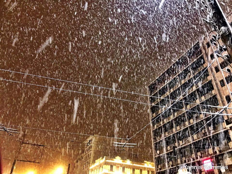 Έντονη χιονόπτωση στην Αθηνα- Έκτακτη ανακοίνωση ΟΑΣΑ- Σε επιφυλακή Τροχαία και ΠΣ