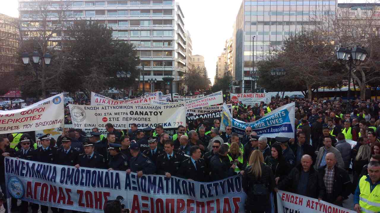 Ειδικά μισθολόγια: Παίρνουν αναδρομικά, χάνουν κοινωνικά επιδόματα