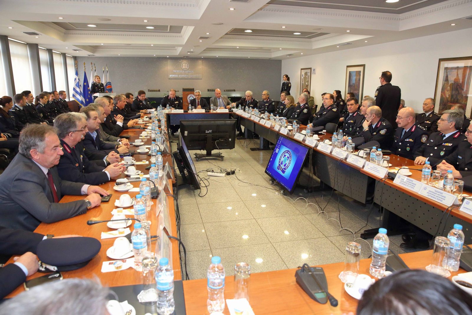 Πόσους ανώτατους Αξιωματικούς «χωράει» η Αστυνομία των 47.500 Αστυνομικών;