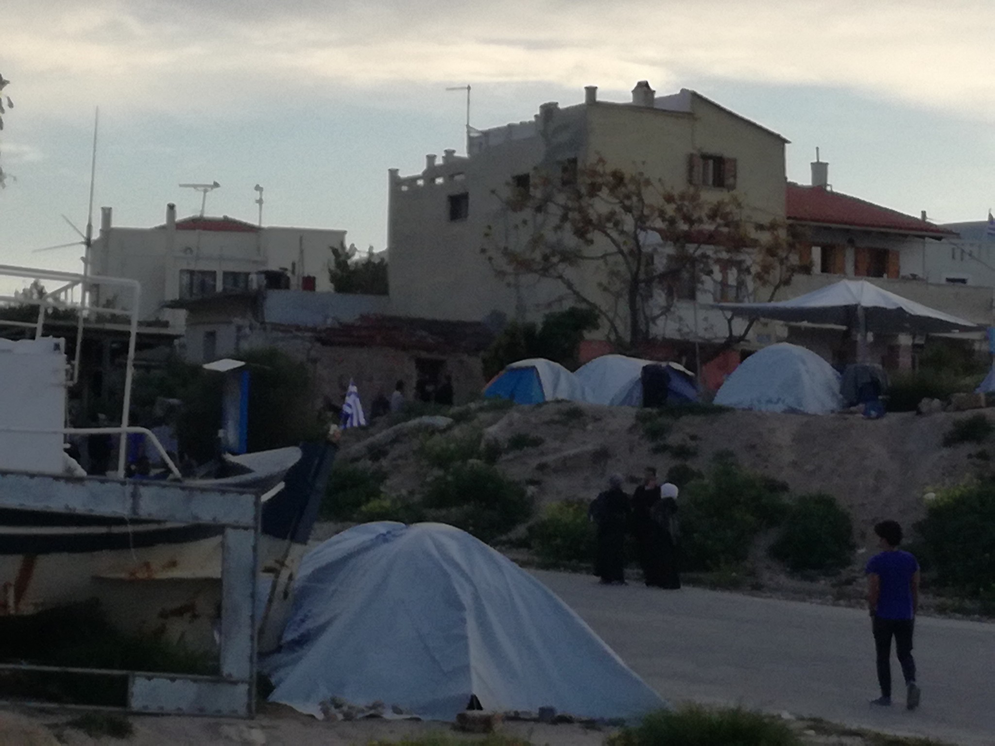 «Εμπειρία ζωής στην παραλία του ξενοδοχείου που διαμένει μία διμοιρία της ΕΛ.ΑΣ»