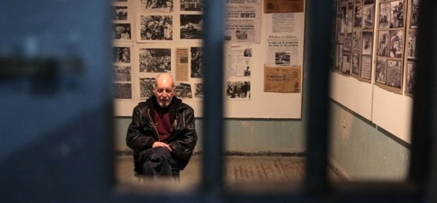 Ο Περικλής Κοροβέσης επιστρέφει στο κελί των βασανιστηρίων