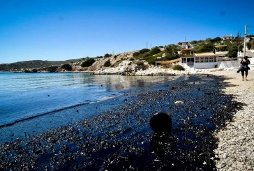 Πετρελαιοκηλίδα Σαρωνικός: Συνελήφθησαν ο πλοίαρχος και ο μηχανικός