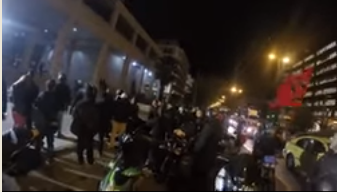 Μοτοπορεία μελών της Χρυσής Αυγής στη ΓΑΔΑ, σε διαμαρτυρία για την καθυστέρηση στις έρευνες για τη φονική ενέδρα στο Ν.Ηράκλειο