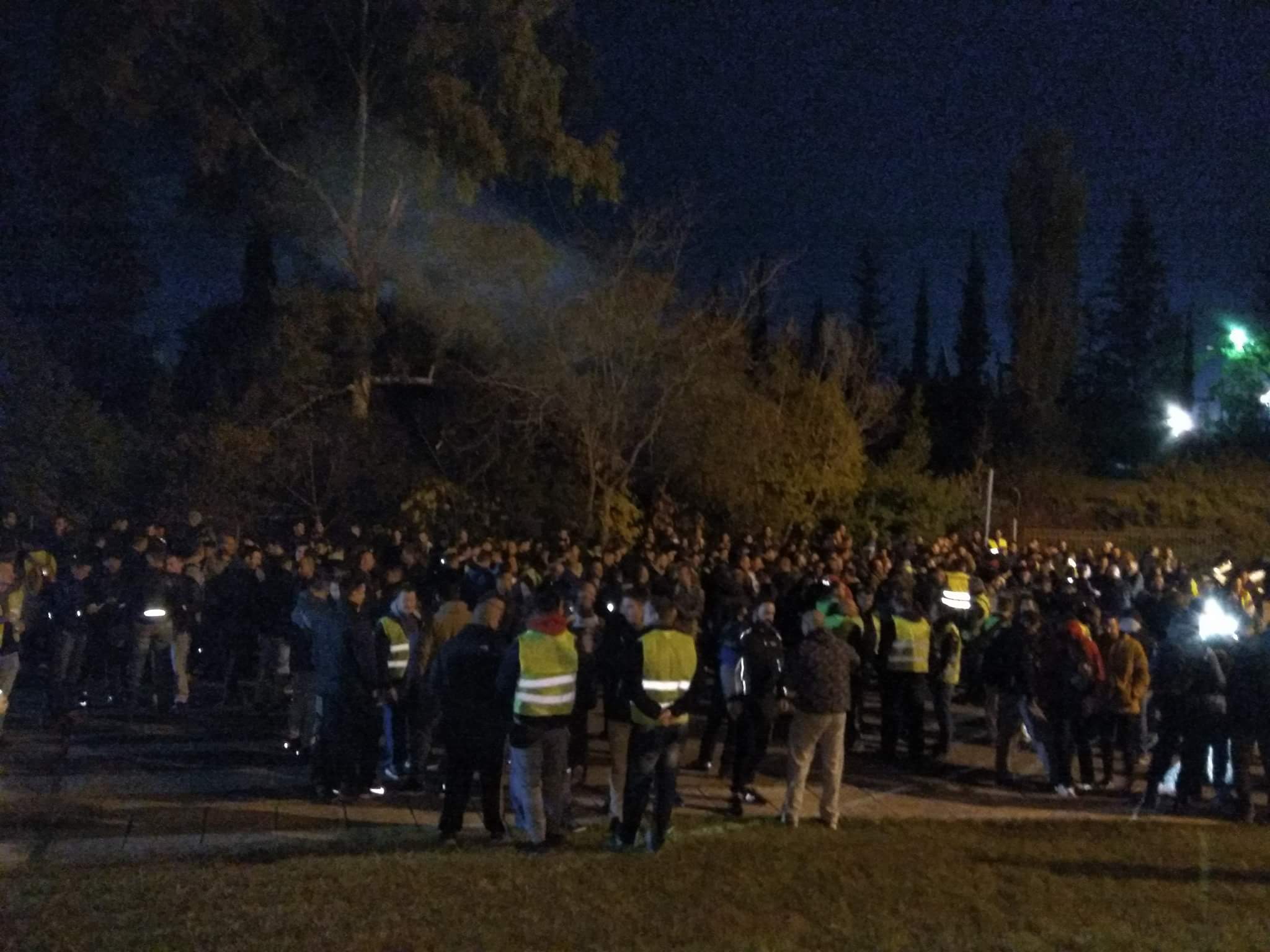 ΜΑΤ απέκλεισαν τα .. ΜΑΤ, σε διαμαρτυρία για έκθεση της ζωής τους σε κίνδυνο, μετά την τρομοκρατική ένοπλη επίθεση