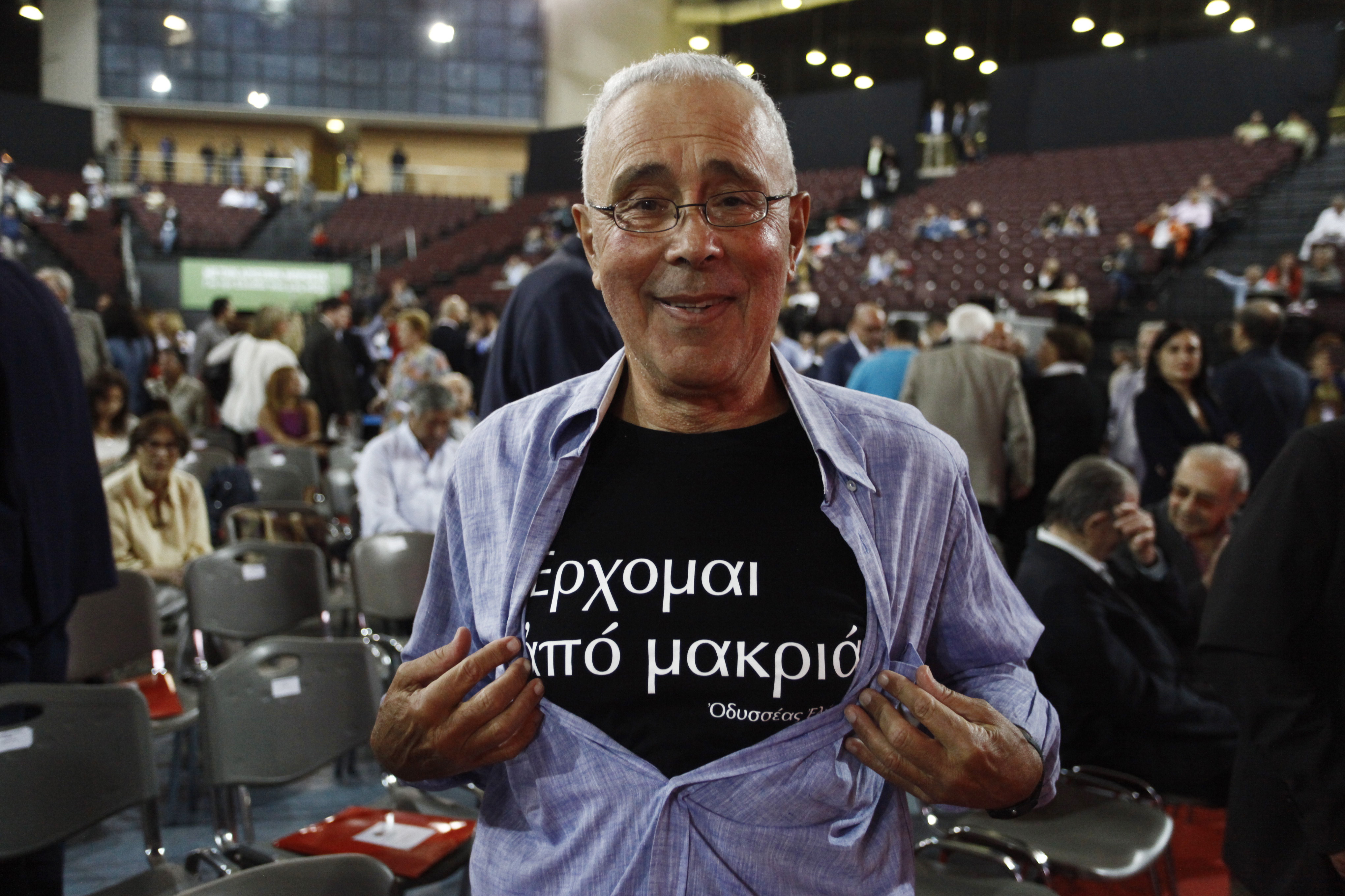 ΘΣΝ: Επιτέθηκαν χτύπησαν και εκδίωξαν τον Κώστα Ζουράρι (video)