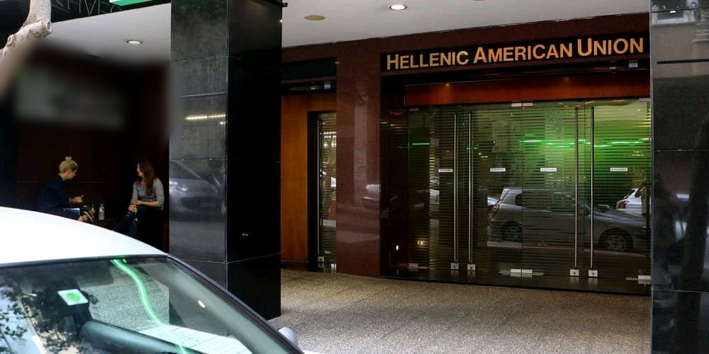 Στο στόχαστρο επίθεσης η Ελληνοαμερικάνικη Ένωση- Δύο συλλήψεις με υλικά και .. μπογιές