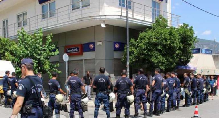 Άμφισσα: Στον Εισαγγελέα χειροκτότησαν τον 34άχρονο δράστη πυροβολισμών με θανάσιμο τραυματισμό της 13άχρονης Ρομά