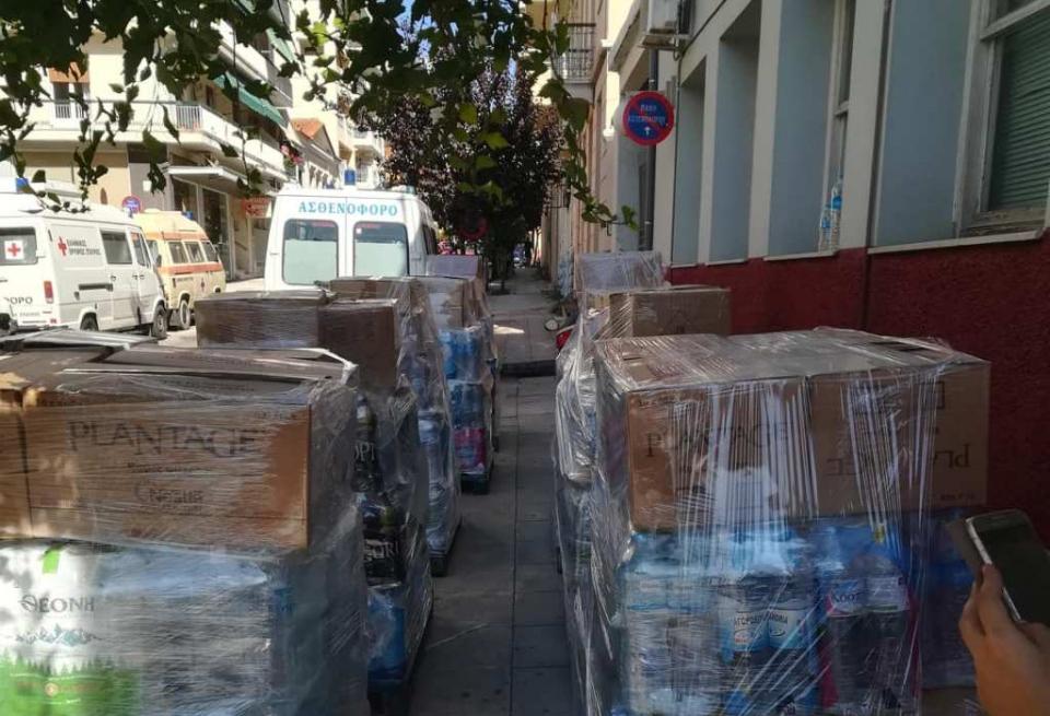 Ν.Μάκρη: Συνελήφθη ενώ έκλεβαν από τη βοήθεια για τους πυρόπληκτους