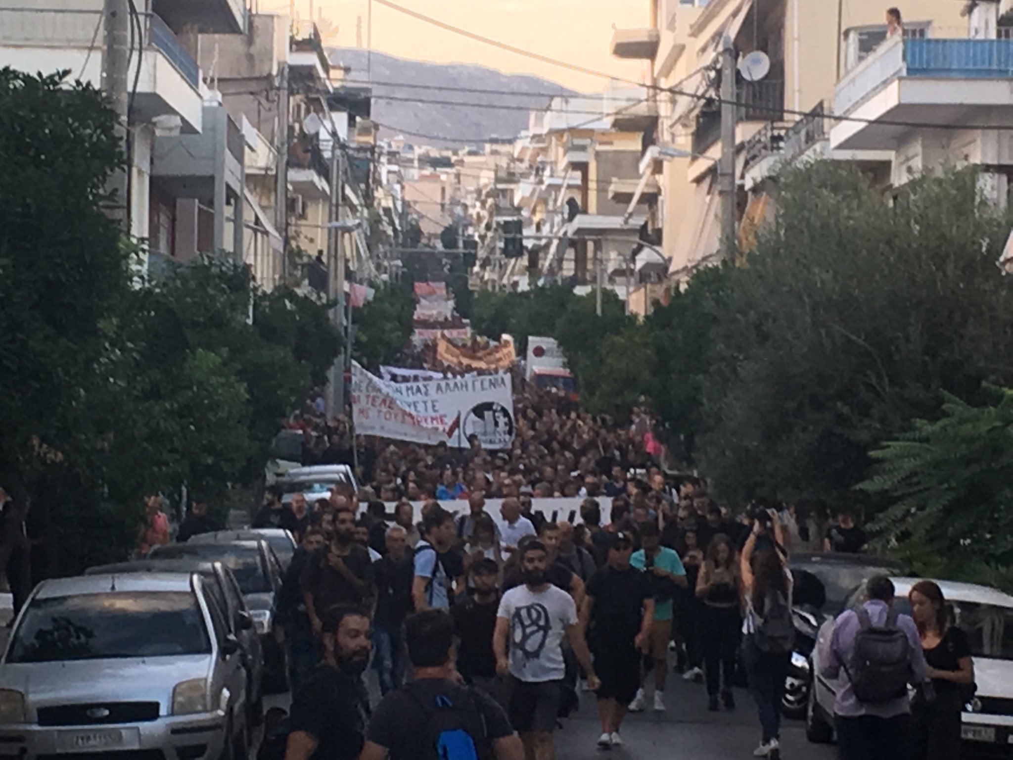 Πειραιάς: Επεισόδια στον ΗΣΑΠ- Σε εξέλιξη η πορεία