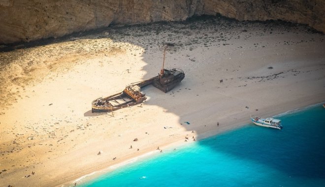 Ζάκυνθος: Τρείς ελαφρά τραυματίες μετά από πτώση βράχων στη παραλία «ναυάγιο»