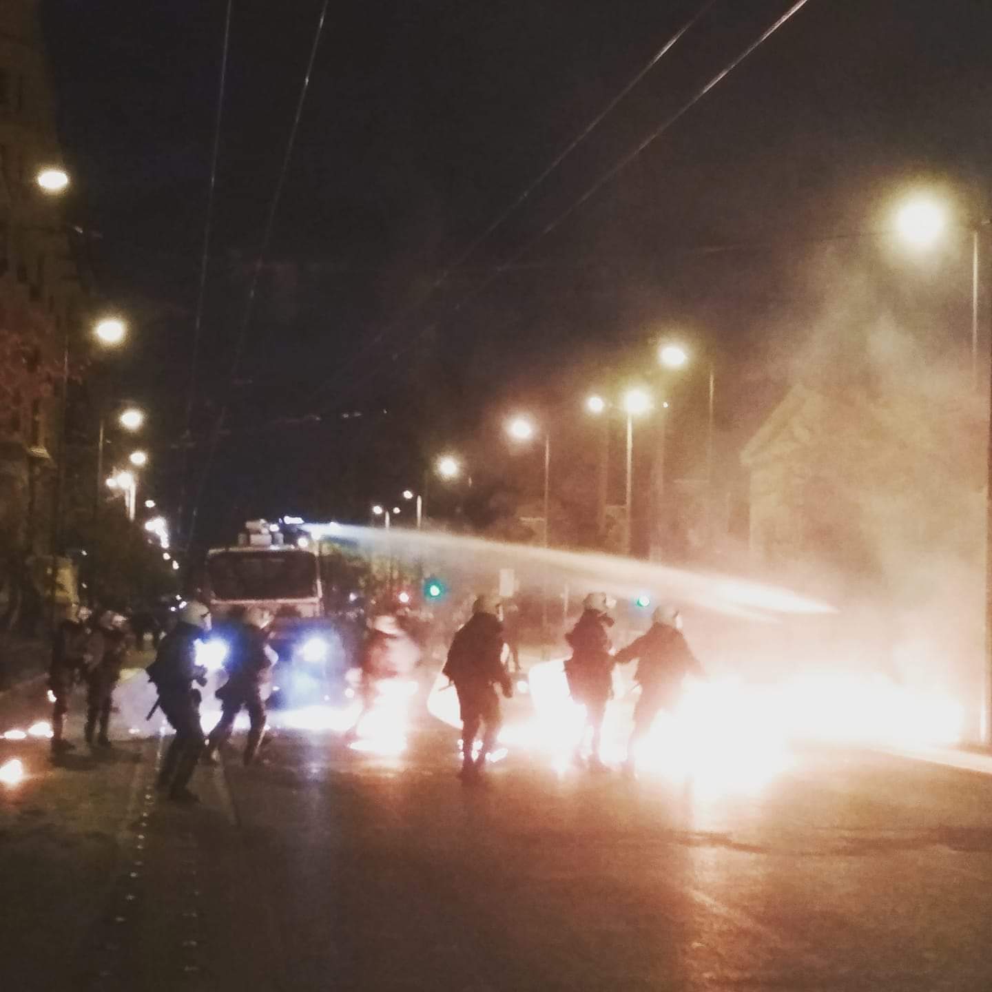Η ρίψη νερού σε συναθροιζόμενους γίνεται μόνο από την Αστυνομία