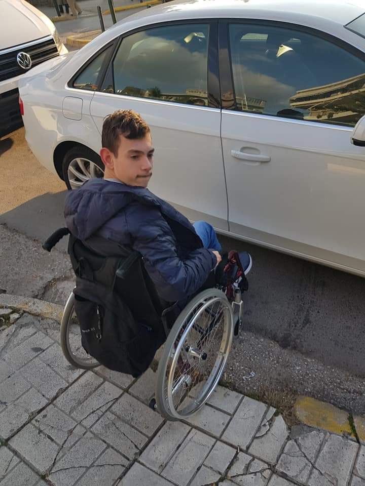 «Του εύχομαι καλή χρονιά και παίρνω τον Δημήτρη και περνάμε απέναντι.. και με παίρνει το παράπονο»