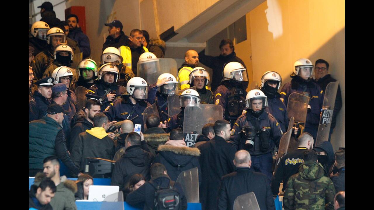 ΟΑΚΑ: Επεισόδια μετά τη λήξη του αγώνα ΑΕΚ ΠΑΟΚ