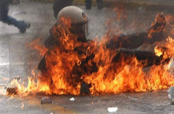 Πλημμέλημα οι μολότοφ σε σπίτι, κακούργημα στις πορείες