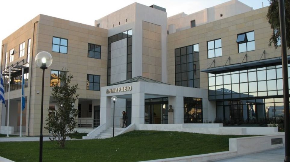 Ηλιούπολη: Καταδρομική Ρουβίκωνα στο Δημαρχείο
