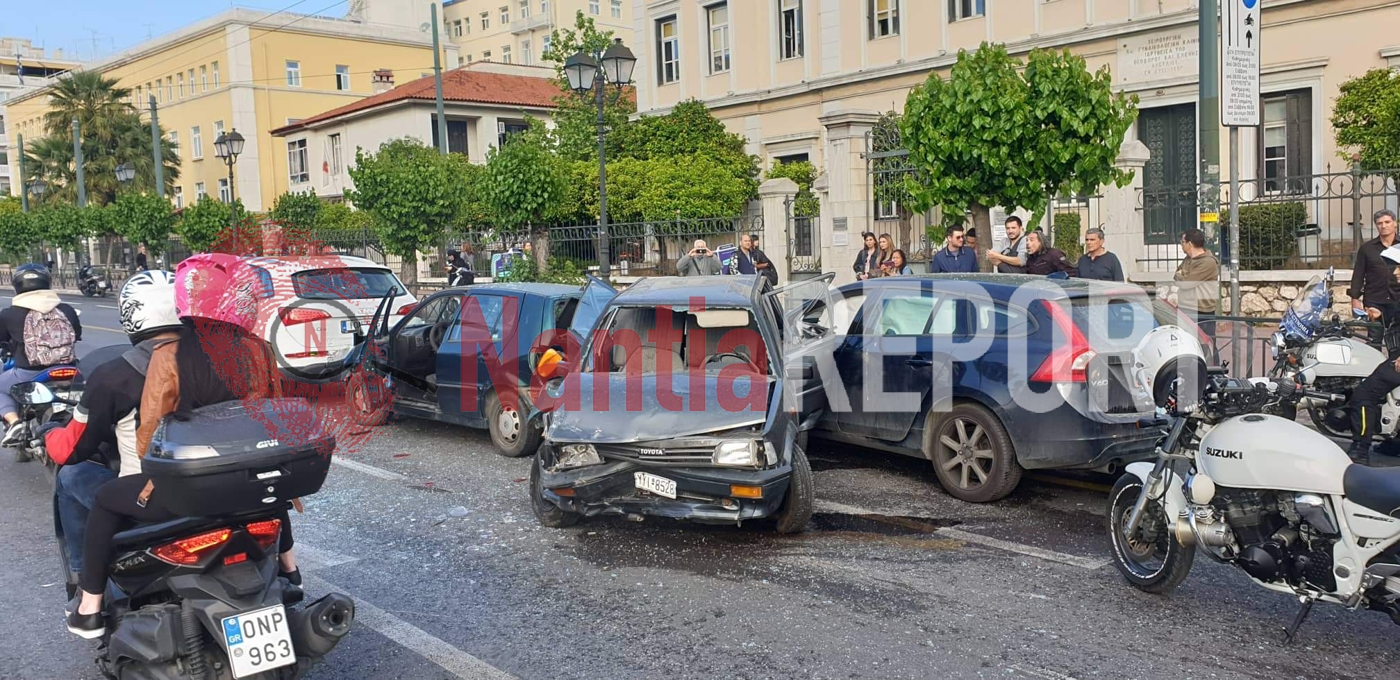 Τροχαιο με τέσσερα οχήματα και δίκυκλο- Τραυματίες οι οδηγοί
