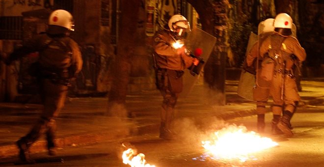 Εξάρχεια: Επεισόδια μετά την πορεία για τον τρομοκράτη Δημήτρη Κουφοντίνα