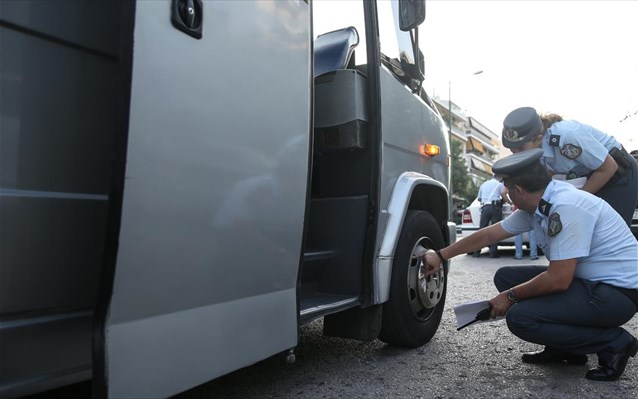 Όταν το πρόστιμο του ΚΟΚ για «φθαρμένα ελαστικά» βαραίνει τον ιδιοκτήτη.. και είναι περιπολικό της ΕΛΑΣ