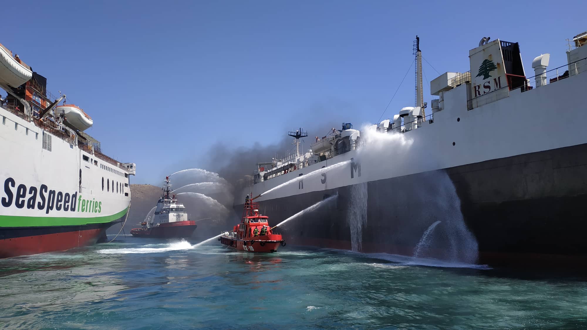 Δραπετσώνα: Φωτιά σε πλοίο αγκυροβολημένο στο νέο Μώλο