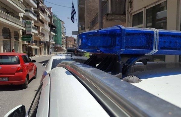 Δαφνί: Απόδραση κρατουμένου απο περιπολικό