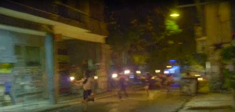 Εξάρχεια: Επίθεση με μολώτοφ κατά Αστυνομικών- Τραυματίας Αστυνομικός