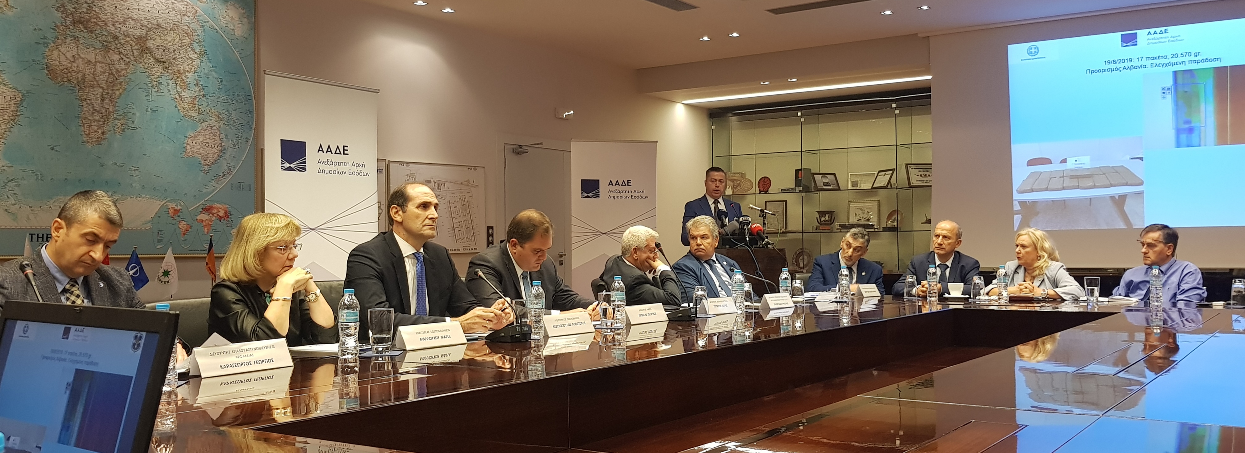 Ικόνιο, Πειραιά: Κατέσχεσαν κοντέινερς με 700kl κοκαΐνη (video)