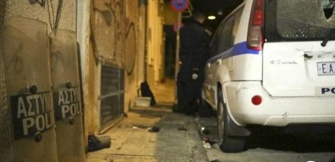 Εξάρχεια: Πέτρες και μπουκάλια κατά Αστυνομικής διμοιρίας- Τραυματίας Αστυνομικός