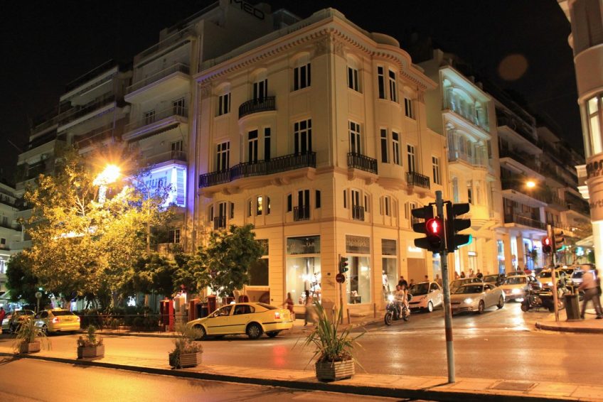 Κολωνάκι: Τραυματία με διαμπερές απο πυροβόλο όπλο «έβγαλαν» ΔΙΑΣ σε έλεγχο αναβατών δικύκλου