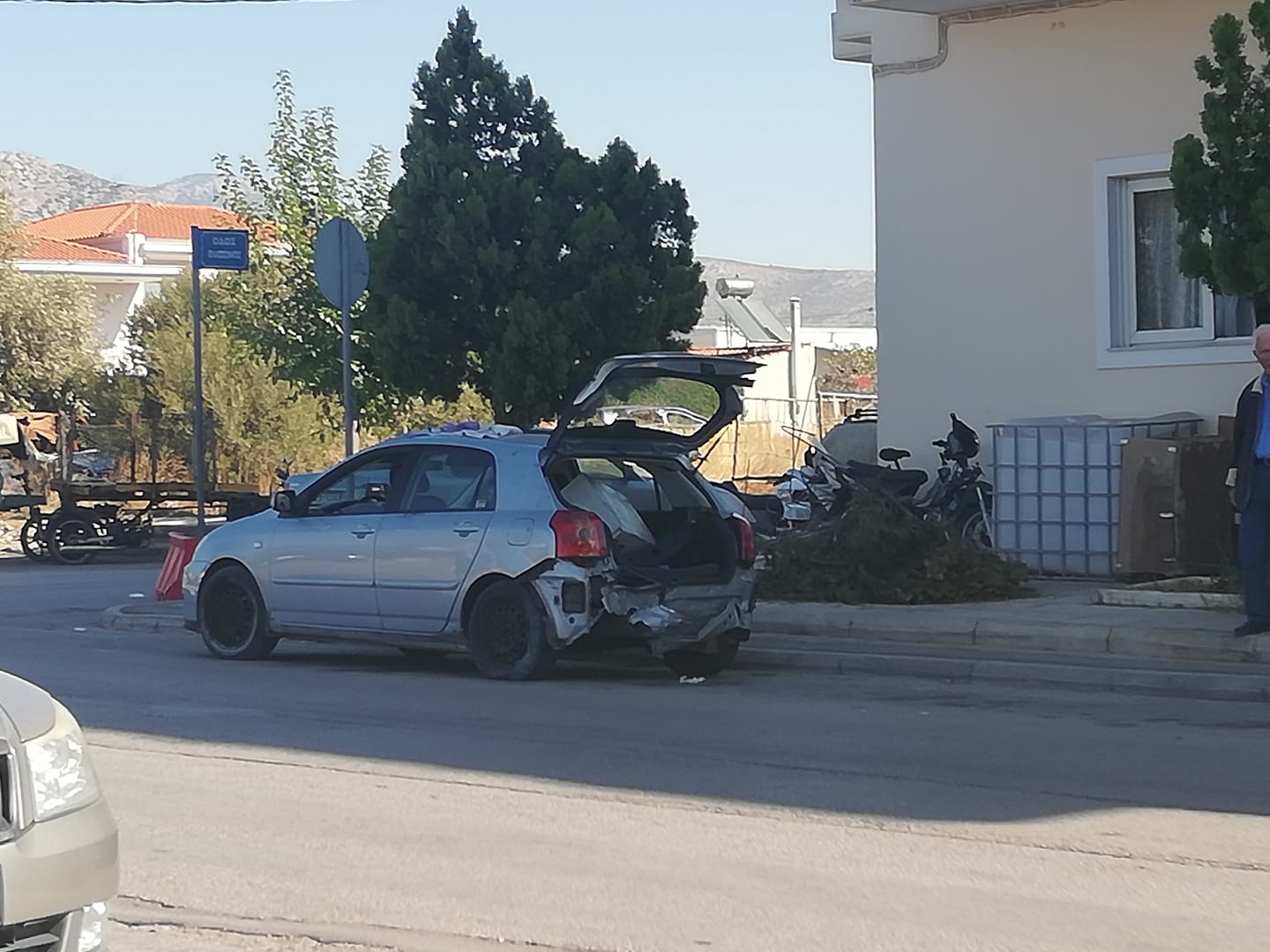 Κόρινθος: Ληστεία σε υπάλληλο πρατηρίου καυσίμων, με καταδίωξη και επεισοδιακή σύλληψη (video)
