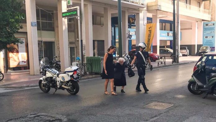 Η Τροχαία εκτός από κλήσεις .. και δίπλα στον πολίτη