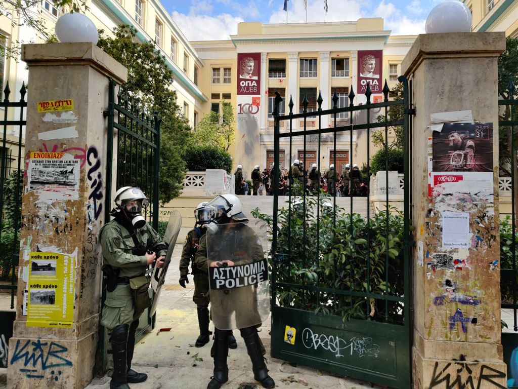 ΑΣΟΕΕ: Επιτέθηκαν με πέτρες σε διμοιρία των ΜΑΤ