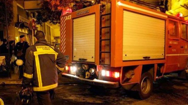 Πυρκαγιά σε ημιυπόγειο- Αστυνομικοί της ΔΙΑΣ απομάκρυναν το σκύλο των ενοίκων