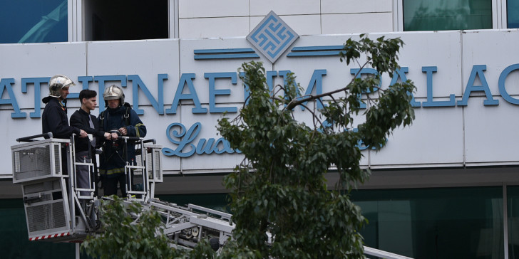 Το Τμήμα Δίωξης Ανθρωποκτονιών ανέλαβε την έρευνα για τη φωτιά στο Athenaeum Palace