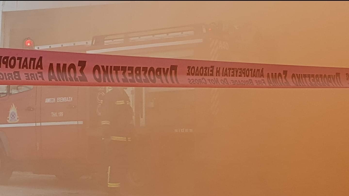 Παγκράτι: Σε εξέλιξη επιχείρηση κατάσβεσης πυρκαγιάς σε διαμέρισμα