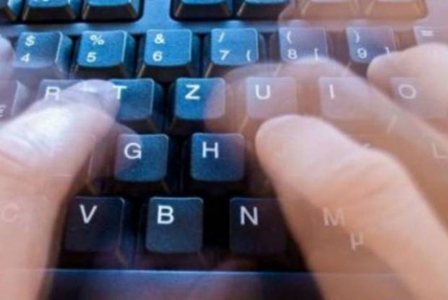 Ηράκλειο: Συνέλαβαν γυμναστή ενώ φωτογράφιζε ανήλικα σε παραλία- Στην κατοχή του είχε αρχεία παιδικής πορνογραφίας
