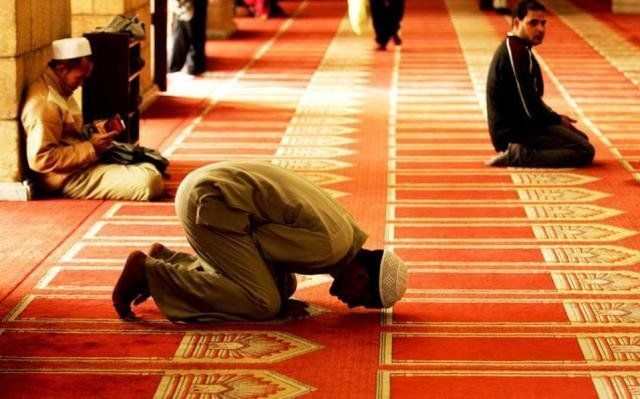 Ξάνθη: Oι μουσουλμάνοι σε προσευχή για το Ραμαζάνι με κάλεσμα του Ιμάμη στη …. διαπασών (video)