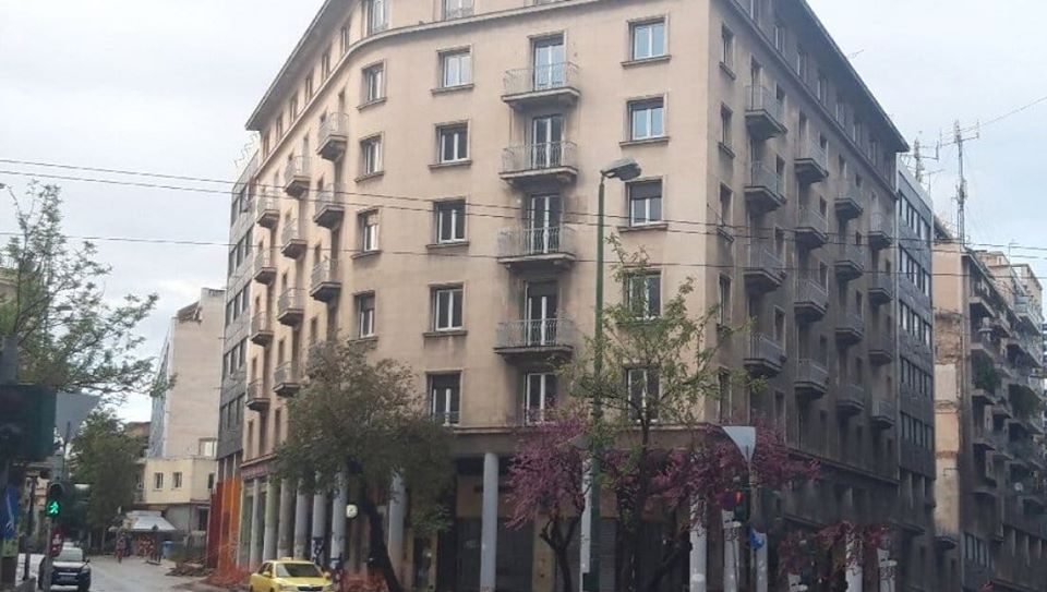 «Ενώ η Κυβέρνηση απαγορεύει τη μετακίνηση για τους Έλληνες, επιτρέπουν παντού στην επικράτεια λαθρομετανάστες»