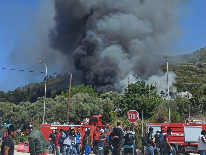 Σάμος: Στη Σιέρα Λεόν Πυροσβέστης, βρέθηκε στο ΚΥΤ ως λαθρομετανάστης και προσφέρθηκε εθελοντικά να βοηθήσει την Πυροσβεστική