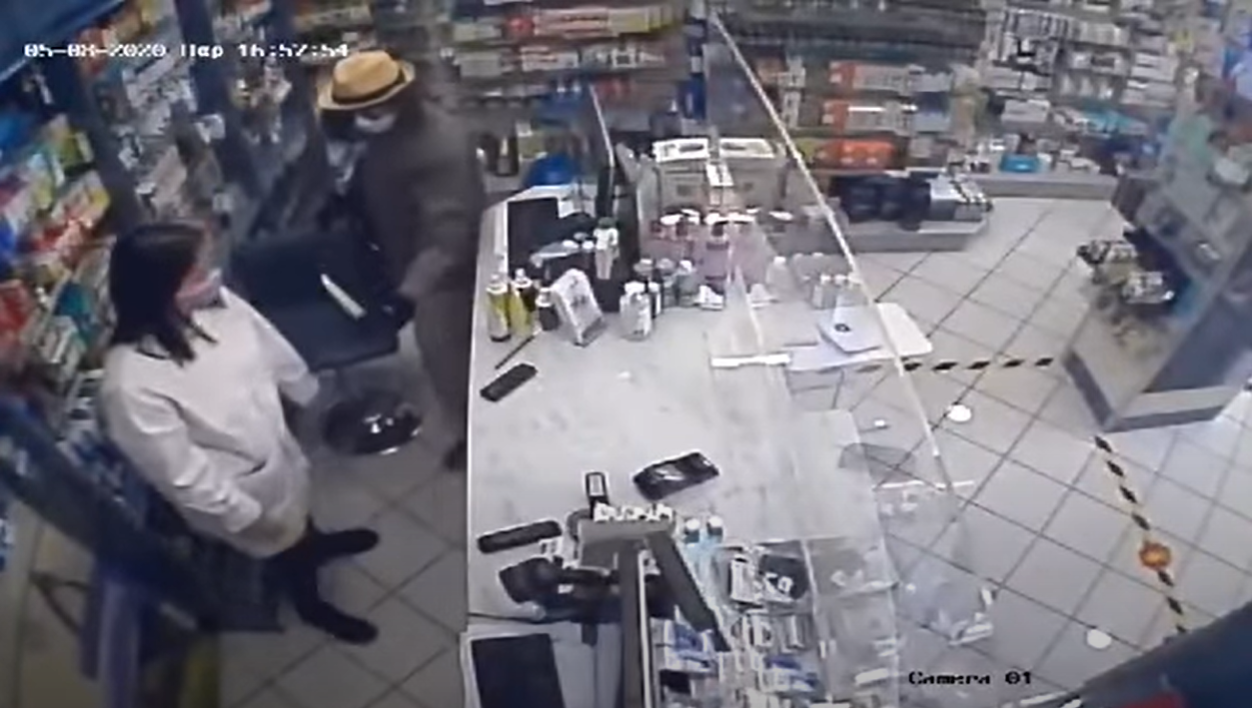 Πατήσια: Με ιατρική μάσκα και γάντια .. πήγε για ληστεία (video)