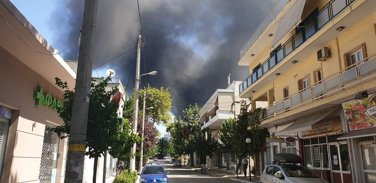 ΓΓΠΠ: Ενημέρωση για προστασία απο το τοξικό καπνό στη φωτιά στο εργοστάσιο ανακύκλωσης πλαστικών