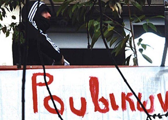 Απειλεί με «φαραωνικό σχέδιο αντίδρασης» ο Ρουβίκωνας για το τελεσίγραφο τον ΥπΠΡΟΠΟ