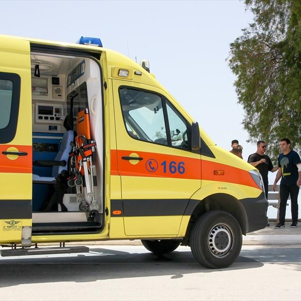 Τρίκαλα: Όχημα με πενταμελή οικογένεια έπεσε σε χαράδρα- Νεκρό το μωρό τους