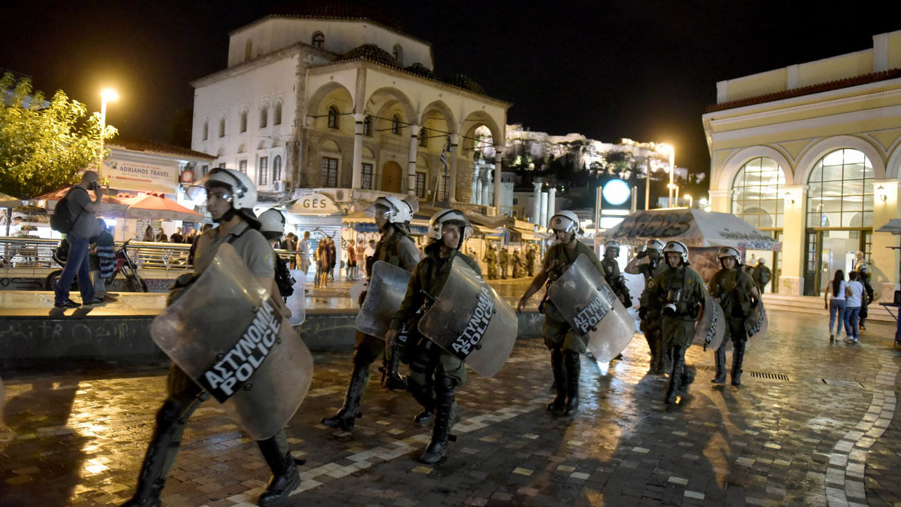 Μοναστηράκι: Επίθεση με μπουκάλια στην πεζή περιπολία- Αναζητήσεις για τους Πακιστανούς δράστες