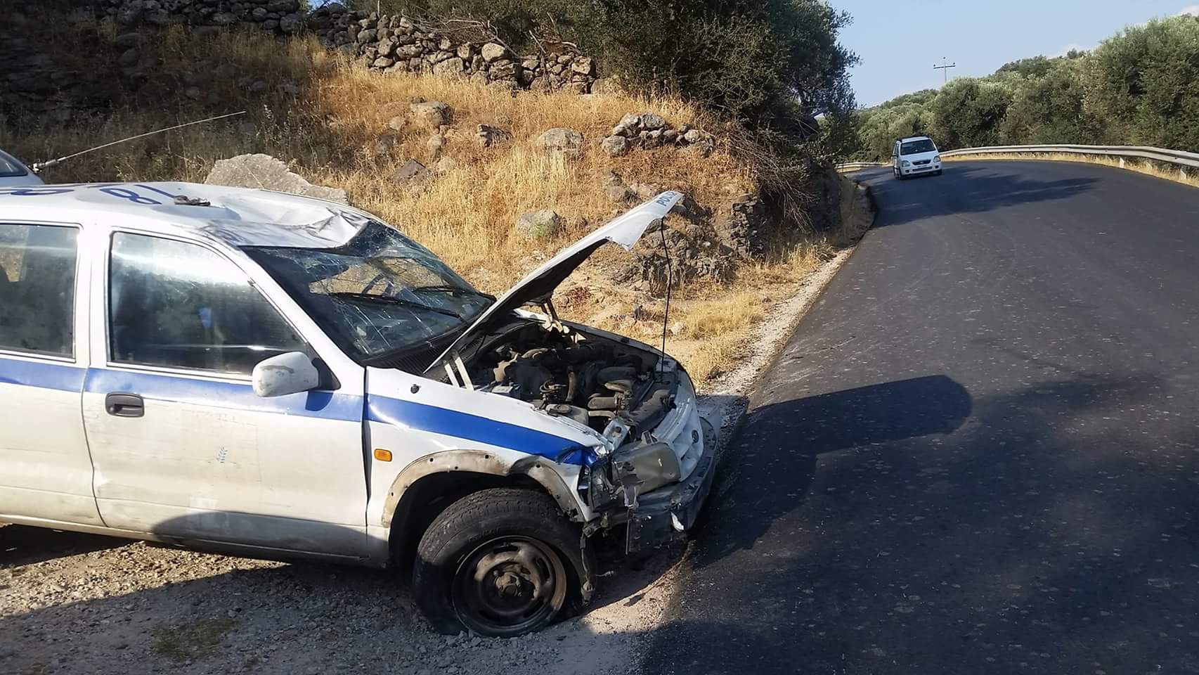 Λέσβος: Τροχαίο για περιπολικό με τον οδηγό Αστυνομικό να καταγγέλλει «Δεν έπιασαν τα φρένα»