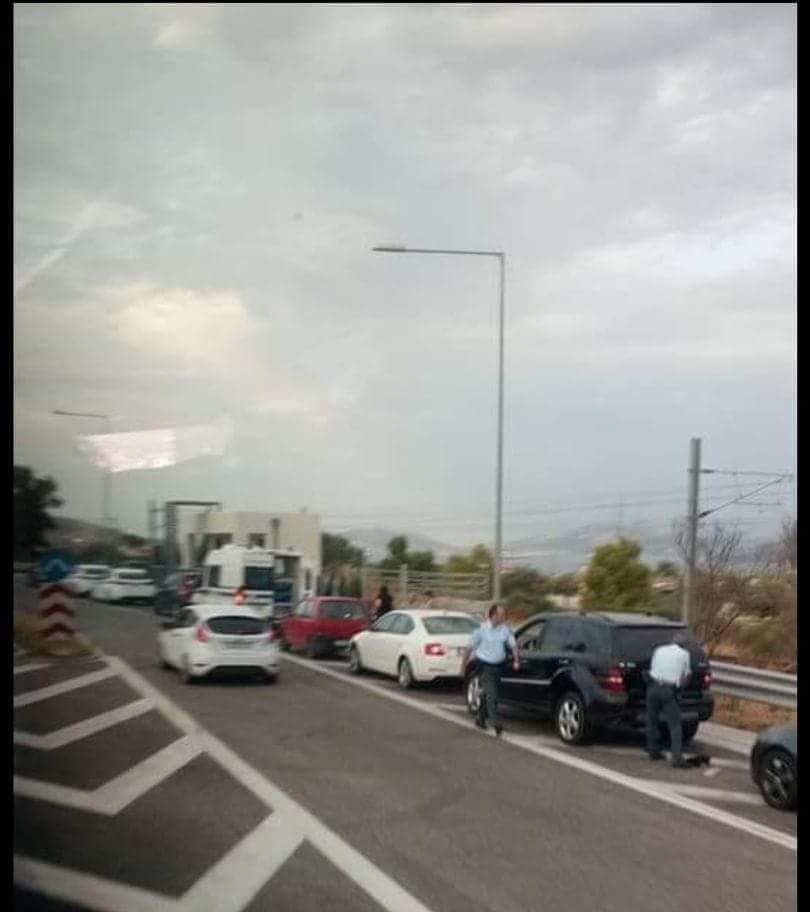Η Τροχαία αφαίρεσε πινακίδες οδηγών με κίνηση στη ΛΕΑ